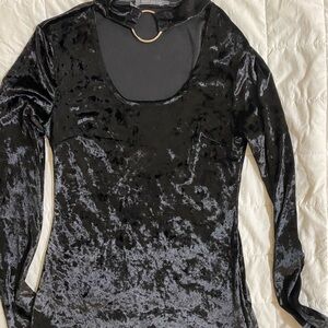 Vintage 90s/Y2K Suzy Shier Black Velvet Long-Sleeve Top with Silver Ring Detail